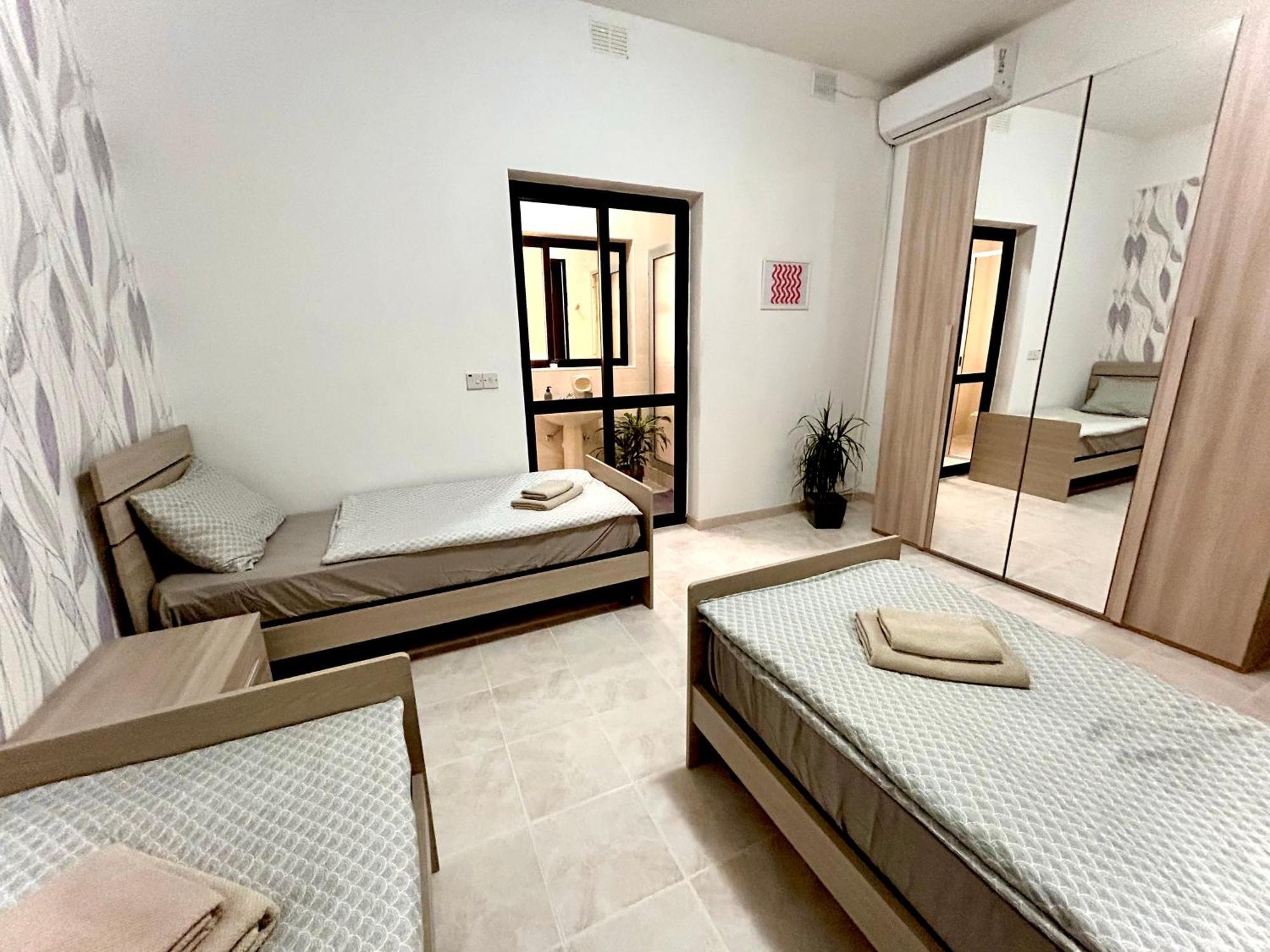 Arzella Apartments Xlendi Stylish Stay Near Beach Local Eats ซเลนดิ ภายนอก รูปภาพ