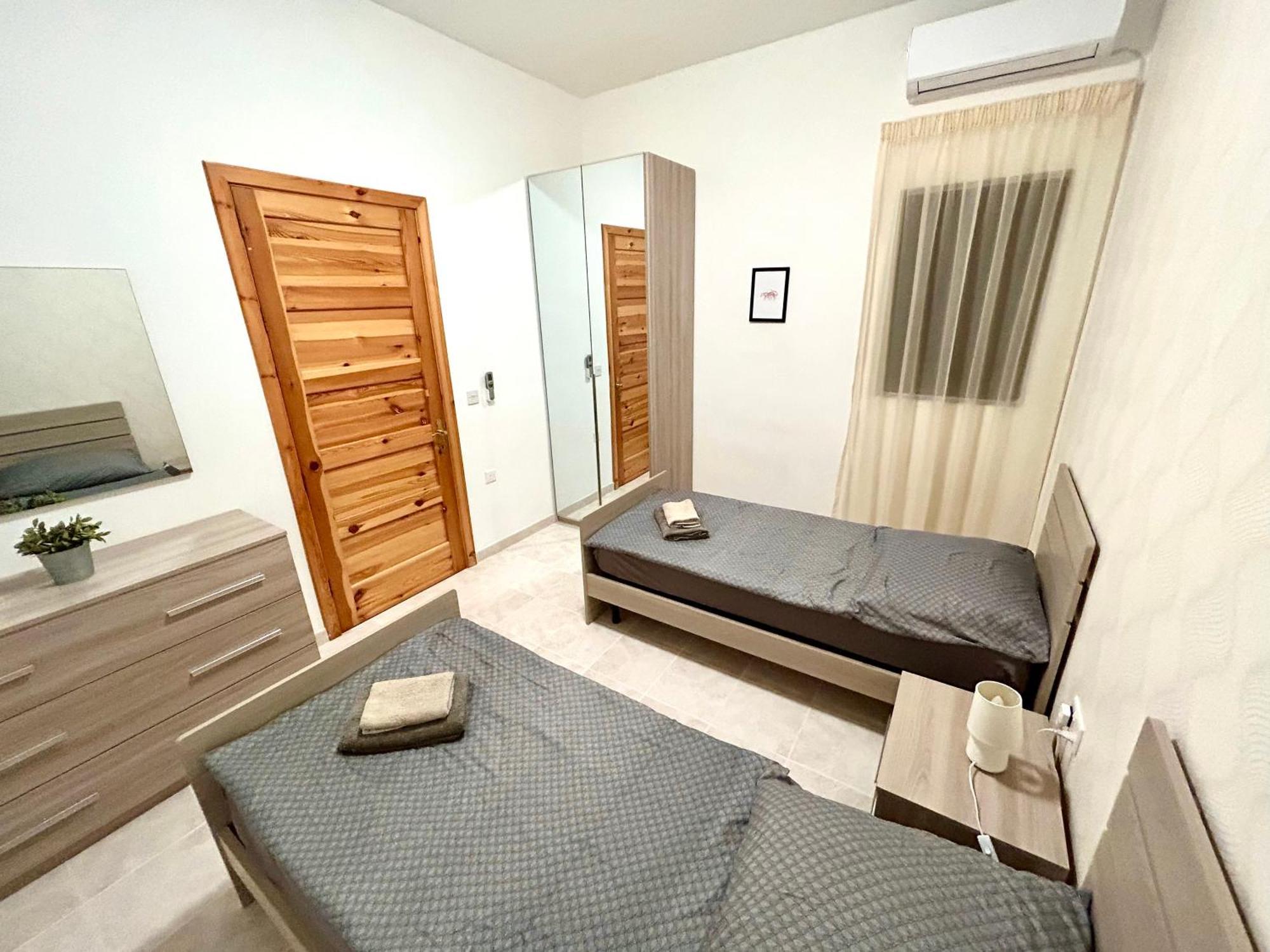 Arzella Apartments Xlendi Stylish Stay Near Beach Local Eats ซเลนดิ ภายนอก รูปภาพ