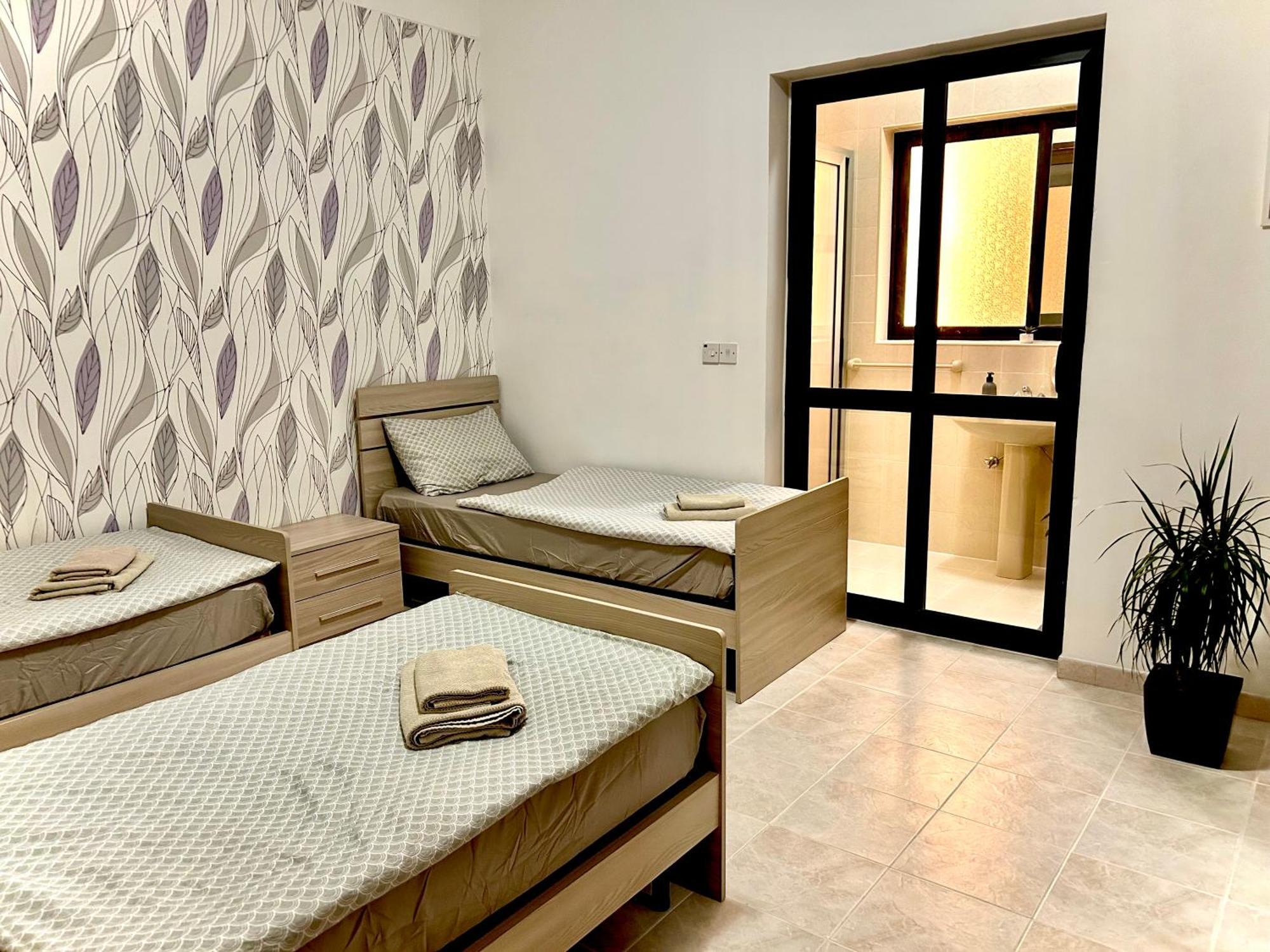 Arzella Apartments Xlendi Stylish Stay Near Beach Local Eats ซเลนดิ ภายนอก รูปภาพ