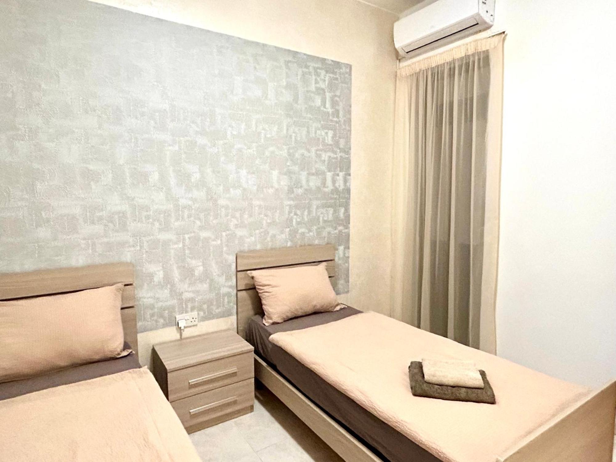 Arzella Apartments Xlendi Stylish Stay Near Beach Local Eats ภายนอก รูปภาพ