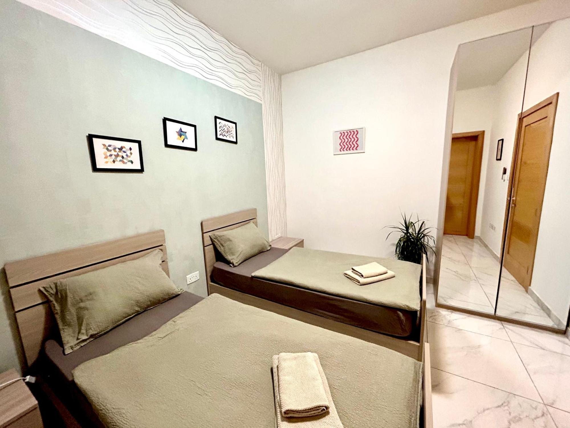 Arzella Apartments Xlendi Stylish Stay Near Beach Local Eats ภายนอก รูปภาพ
