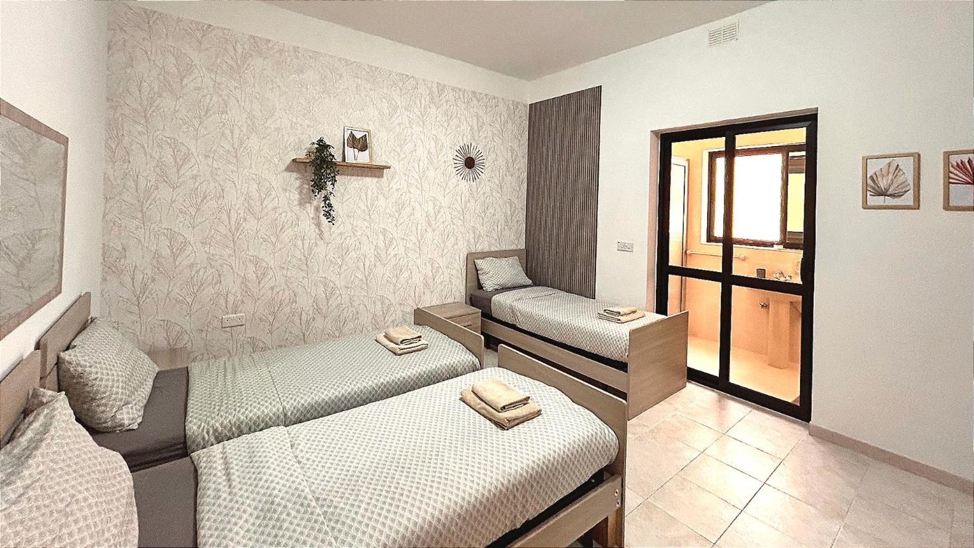 Arzella Apartments Xlendi Stylish Stay Near Beach Local Eats ซเลนดิ ภายนอก รูปภาพ